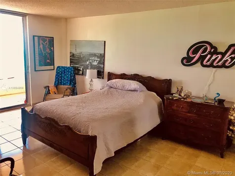 5555 Collins Avenue Miami Beach FL 33140
