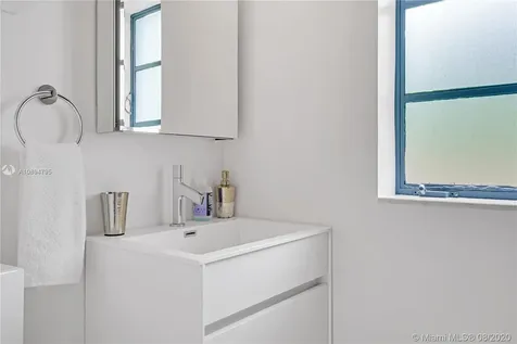 1711 Michigan Avenue Miami Beach FL 33139
