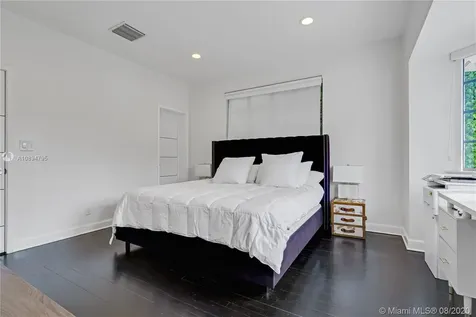 1711 Michigan Avenue Miami Beach FL 33139