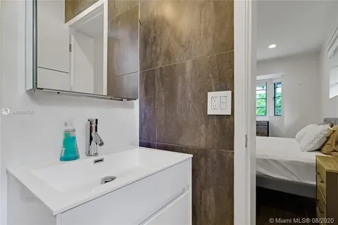 1711 Michigan Avenue Miami Beach FL 33139