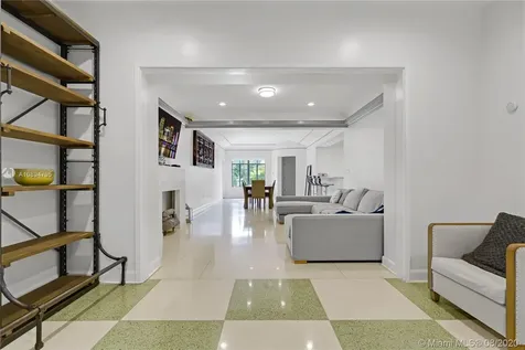 1711 Michigan Avenue Miami Beach FL 33139