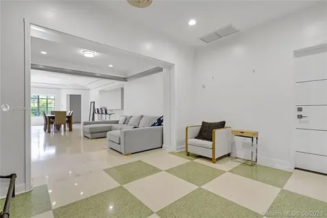 1711 Michigan Avenue Miami Beach FL 33139