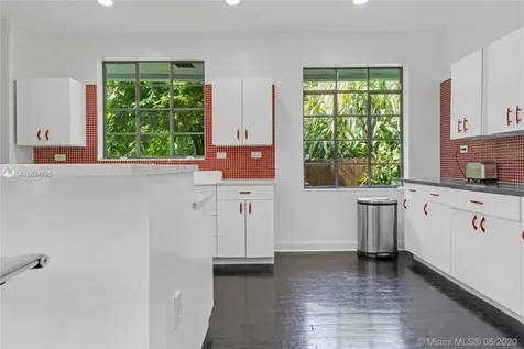 1711 Michigan Avenue Miami Beach FL 33139