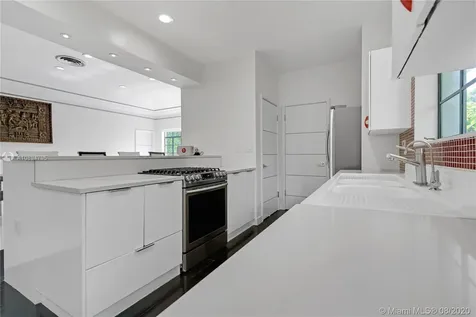 1711 Michigan Avenue Miami Beach FL 33139