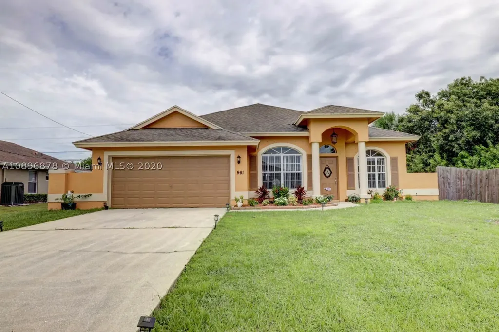 961 SW Mcelroy Avenue Port St. Lucie FL 34953