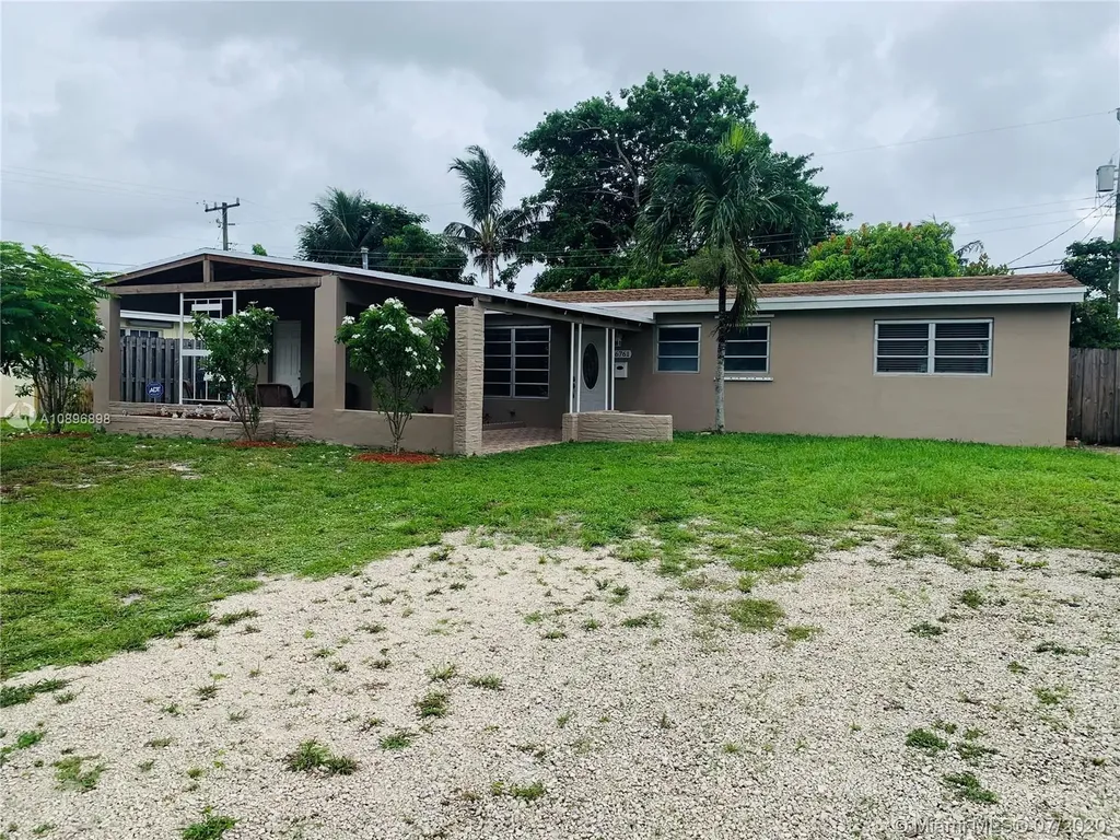 6761 Cleveland Street Hollywood FL 33024
