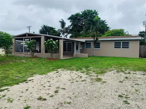 6761 Cleveland Street Hollywood FL 33024