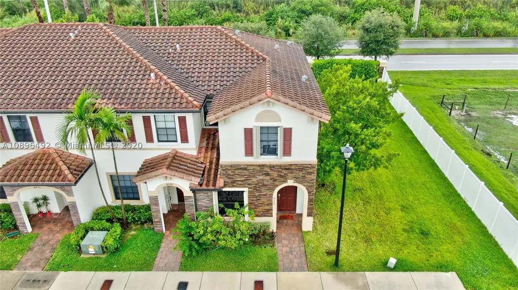 8986 W 35th Way Hialeah FL 33018