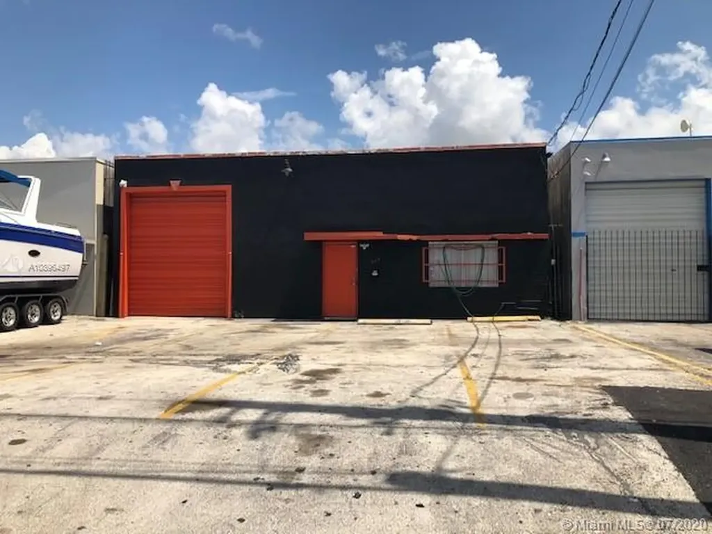 689 W 26th Street Hialeah FL 33010