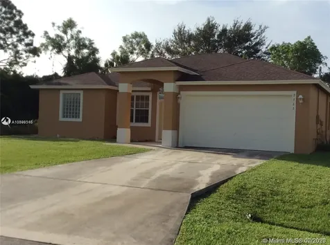 2362 SE Fruit Avenue Port St. Lucie FL 34952