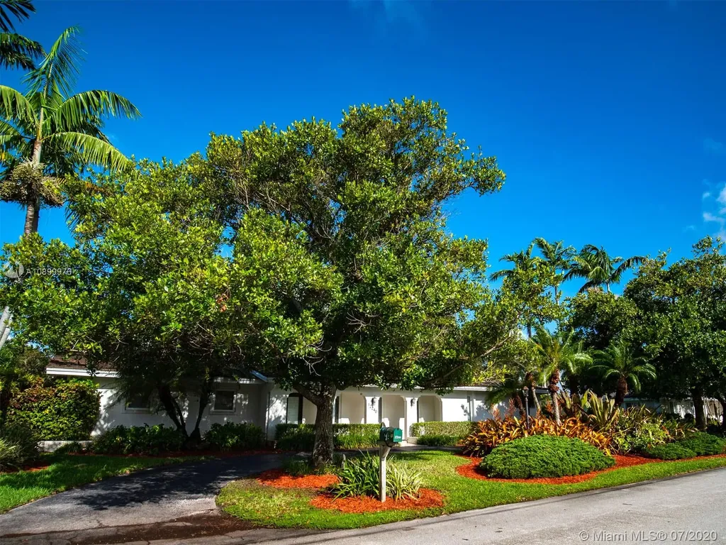 12240 SW 71st Court Pinecrest FL 33156