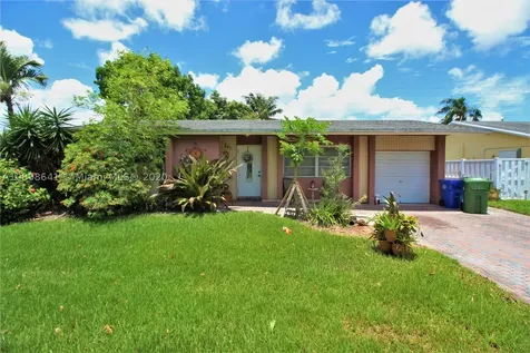 340 NW 99th Way Pembroke Pines FL 33024