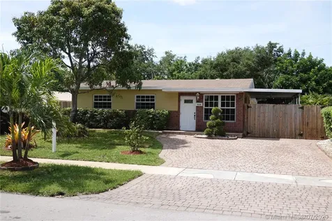 7220 Hayes Street Hollywood FL 33024