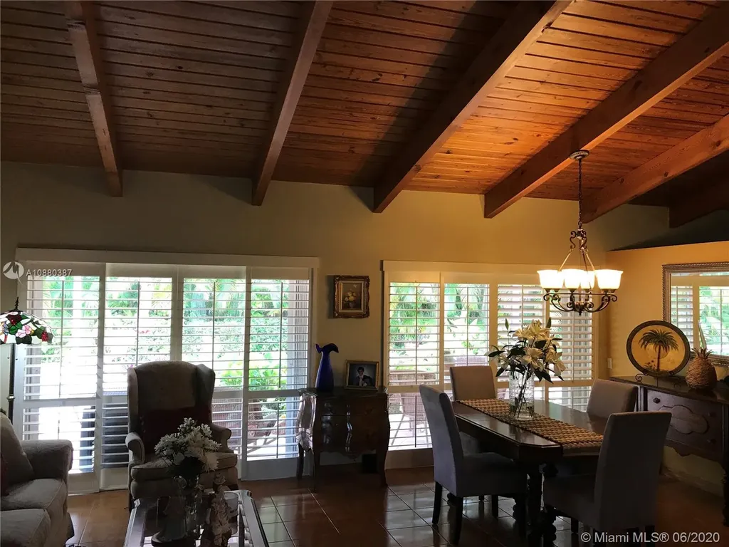 9211 E Calusa Club Drive Miami FL 33186
