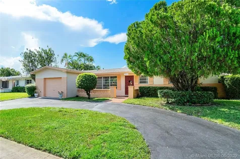 10621 NW 18th Place Pembroke Pines FL 33026