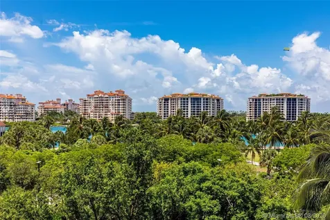 400 S Pointe Drive Miami Beach FL 33139