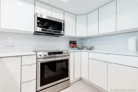 400 S Pointe Drive Miami Beach FL 33139