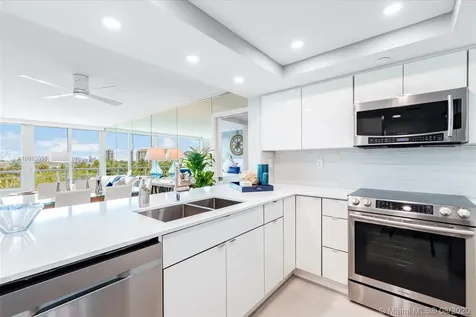 400 S Pointe Drive Miami Beach FL 33139