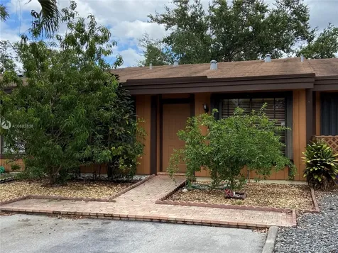 2331 Elm Court Pembroke Pines FL 33026