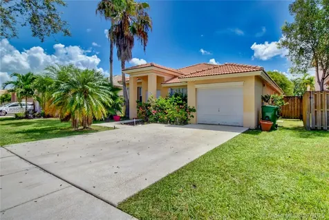 432 W Royal Cove Circle Davie FL 33325