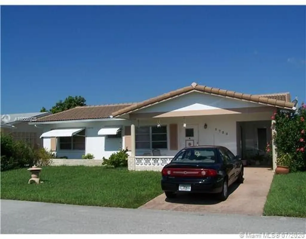 5725 NW 86th Avenue Tamarac FL 33321
