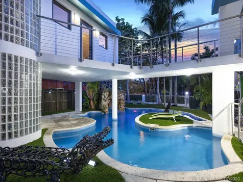 3005 Washington Street Miami FL 33133