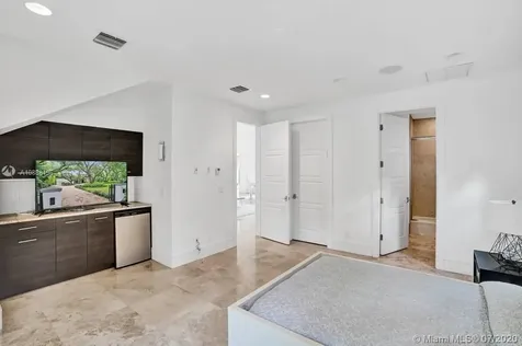 19001 NE 21st Avenue North Miami Beach FL 33179