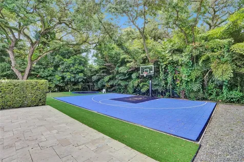 19001 NE 21st Avenue North Miami Beach FL 33179