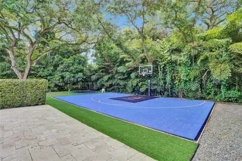 19001 NE 21st Avenue North Miami Beach FL 33179