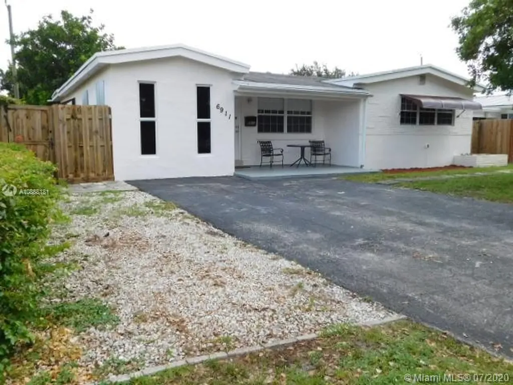 6911 SW 11th Street Pembroke Pines FL 33023