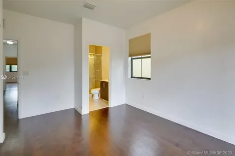 10359 NW 70th Lane Doral FL 33178
