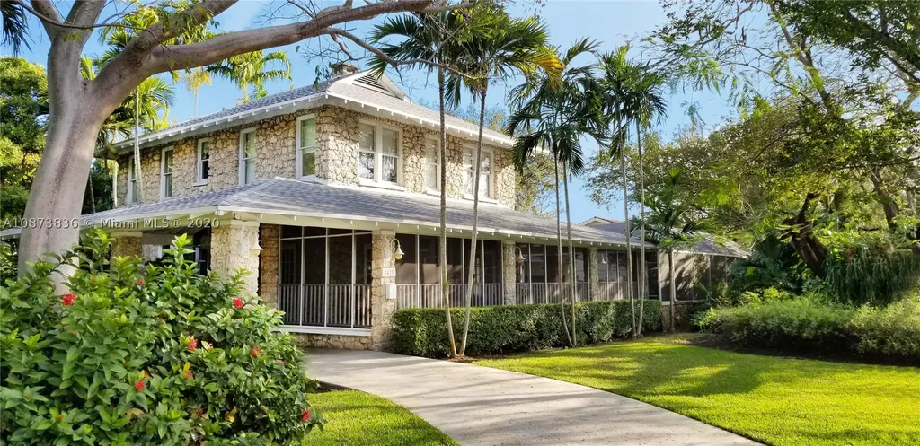 7425 Sunset Drive Miami FL 33143