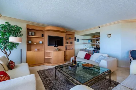 2000 Island Boulevard Aventura FL 33160