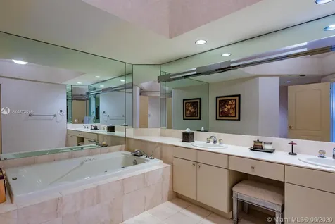 2000 Island Boulevard Aventura FL 33160