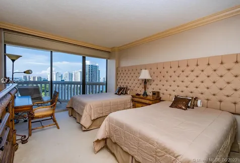2000 Island Boulevard Aventura FL 33160