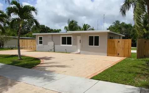 26 Ronald Road West Park FL 33023