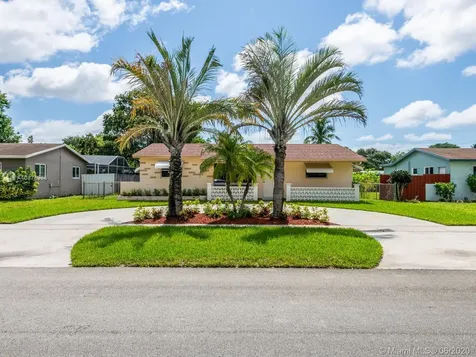 2119 N 42nd Avenue Hollywood FL 33021