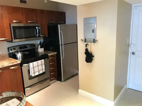 100 Lincoln Road Miami Beach FL 33139