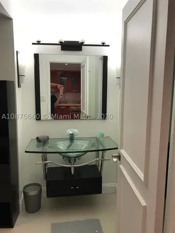 100 Lincoln Road Miami Beach FL 33139