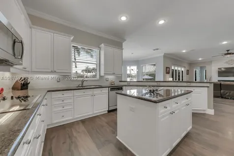 895 Tradewinds Bend Weston FL 33327