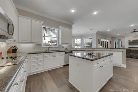 895 Tradewinds Bend Weston FL 33327