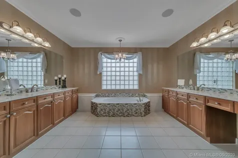 895 Tradewinds Bend Weston FL 33327