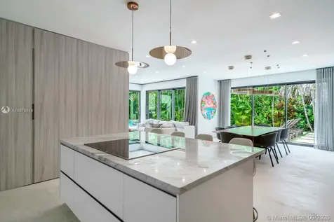 2061 N Bay Road Miami Beach FL 33140