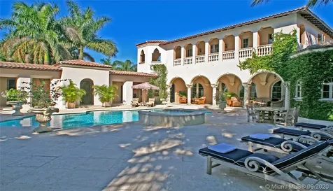 5135 Lakeview Drive Miami Beach FL 33140