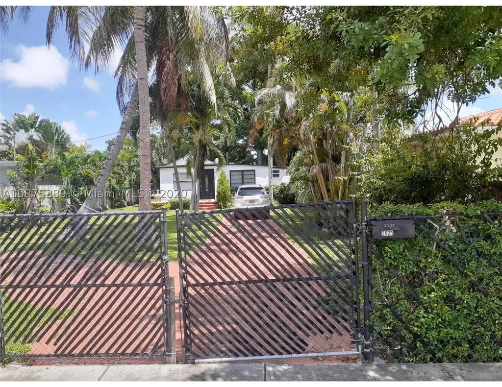 2921 SW 35th Avenue Miami FL 33133
