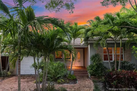 881 NE 72nd Terrace Miami FL 33138