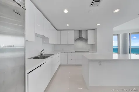 5959 Collins Avenue Miami Beach FL 33140