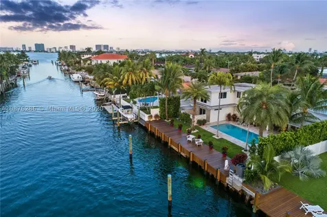 2253 Keystone Boulevard North Miami FL 33181