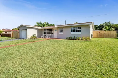 6711 SW 9th Street Pembroke Pines FL 33023
