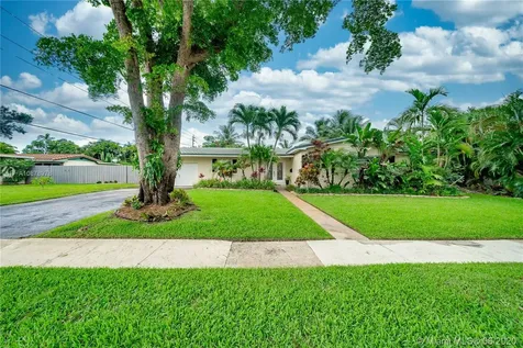 880 Azalea Court Plantation FL 33317